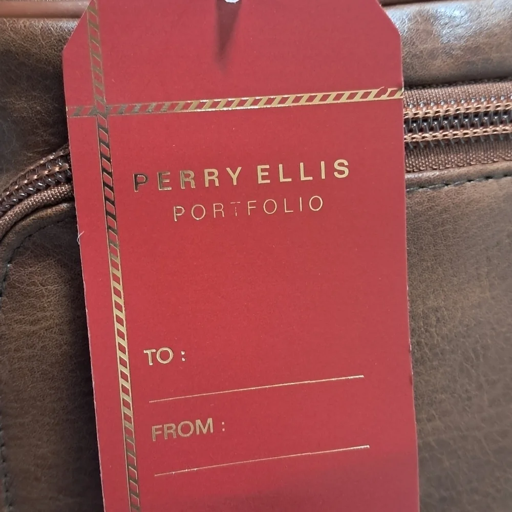 Perry Ellis Portfolio Faux Leather Compact Hanging Travel Kit - Picture 3 of 11